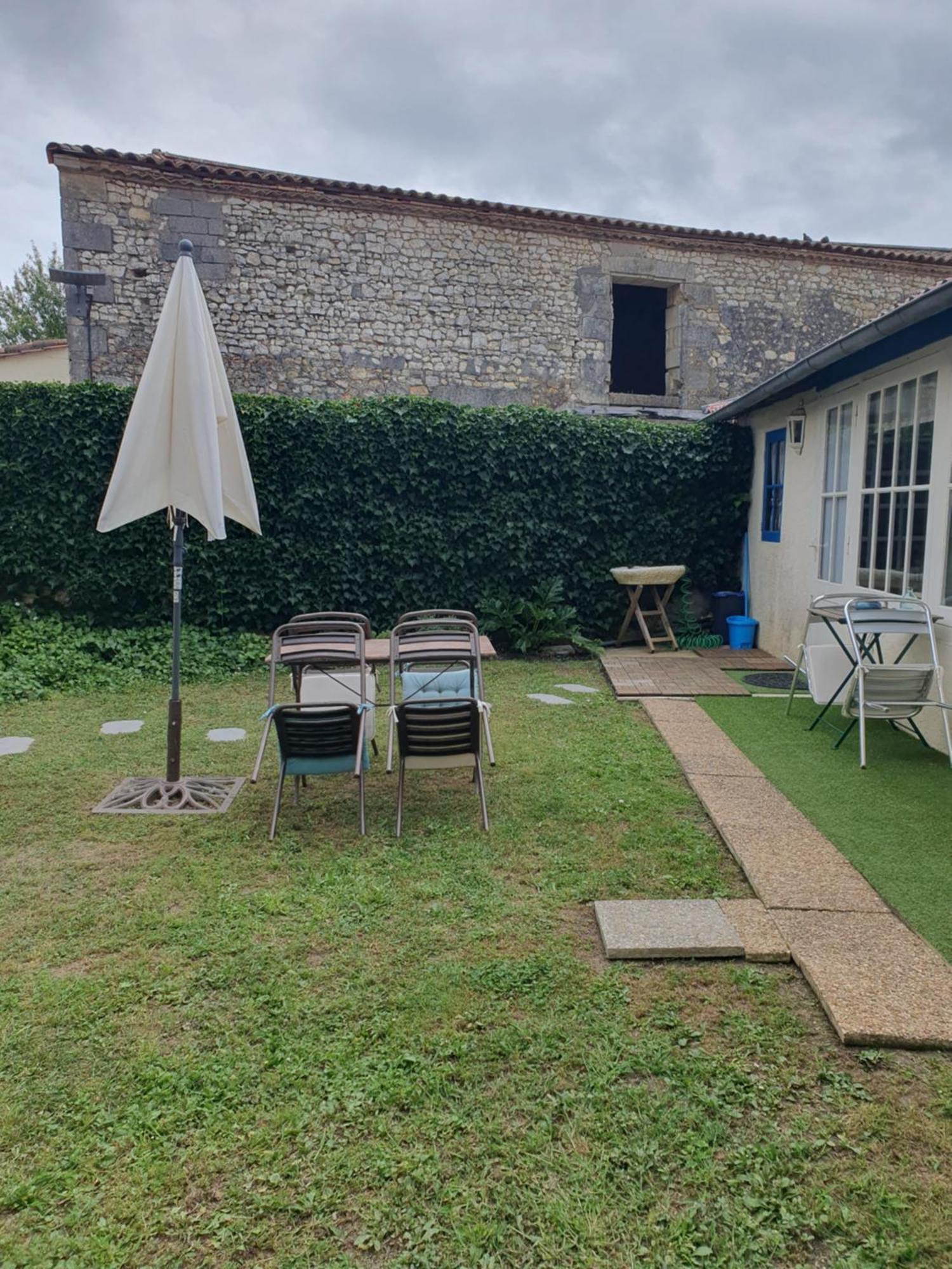 La Maison De Jeanne Lesparre-Médoc Eksteriør billede